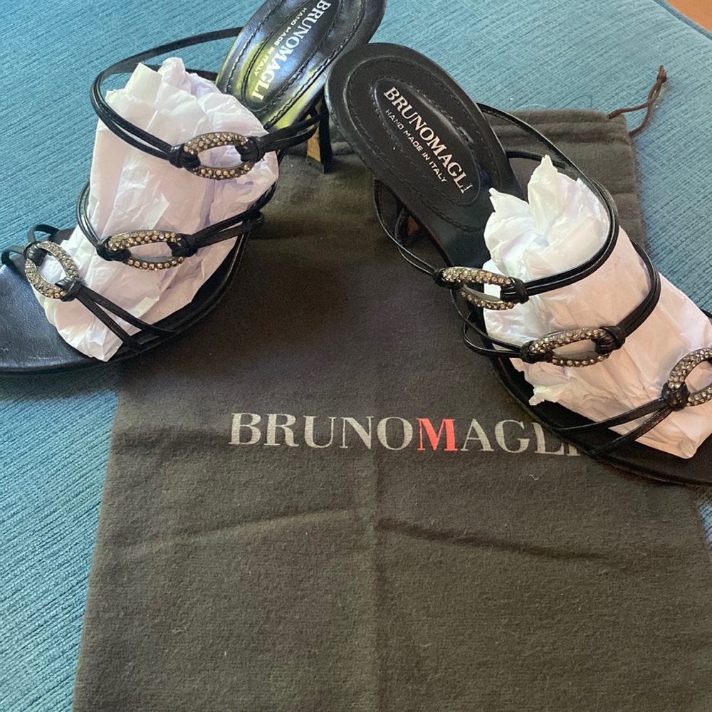 Gorgeous strappy sandals - 3” heel